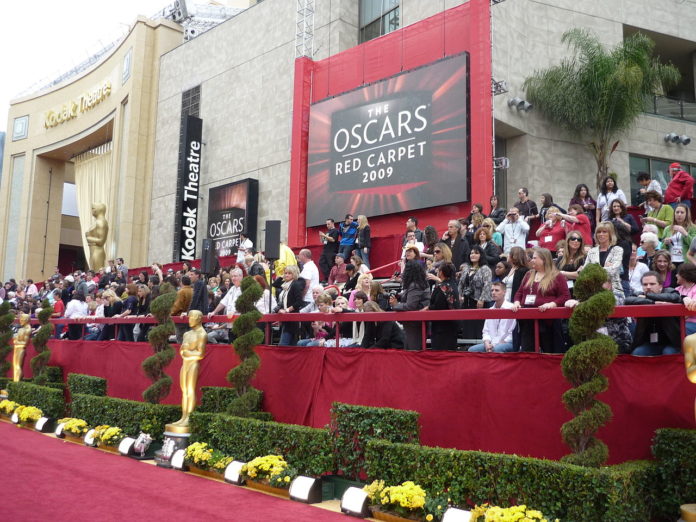 1280px-Red_carpet_Academy_Awards_2009