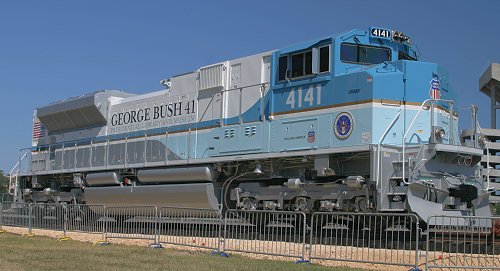 Image of Union Pacific 4141 in blue and white presidential paint scheme